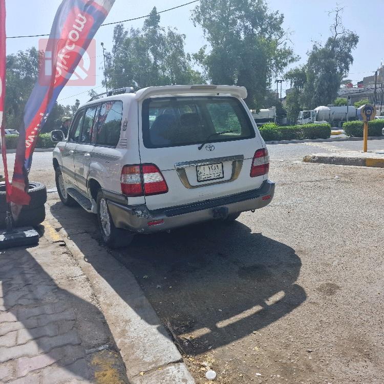تۆیۆتا لاند کروزەر